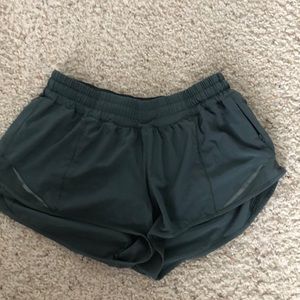 Lululemon hotty hot shorts 2.5”